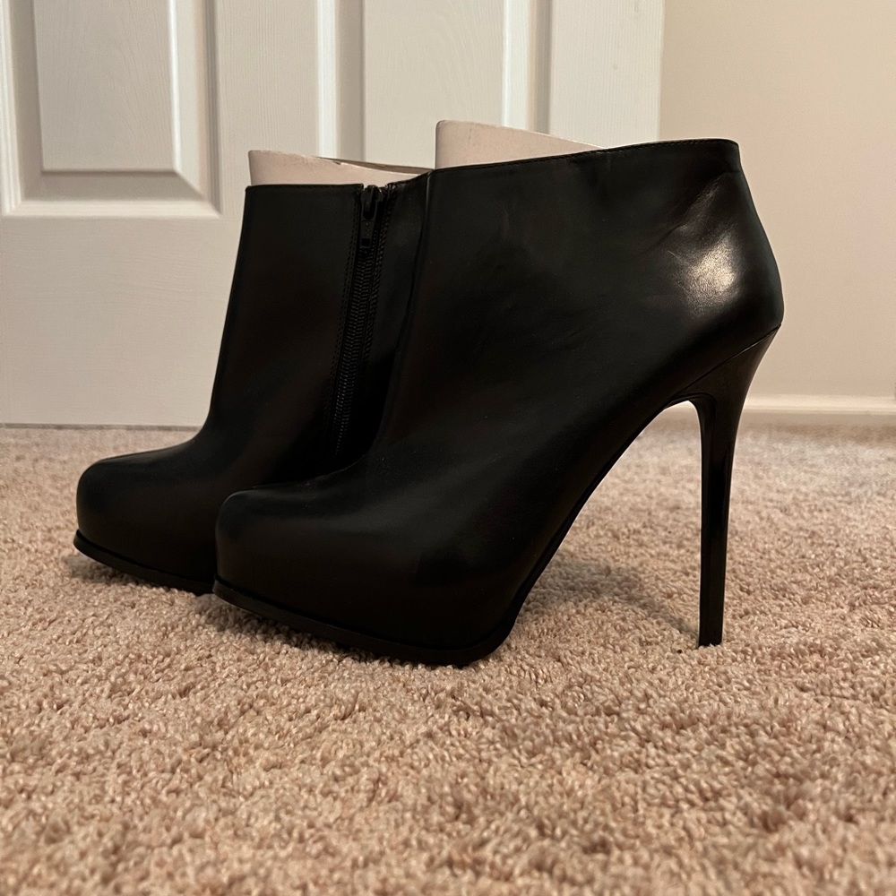 NWOB Aldo boots size 39 (I wear a womens 8.5 for reference).
